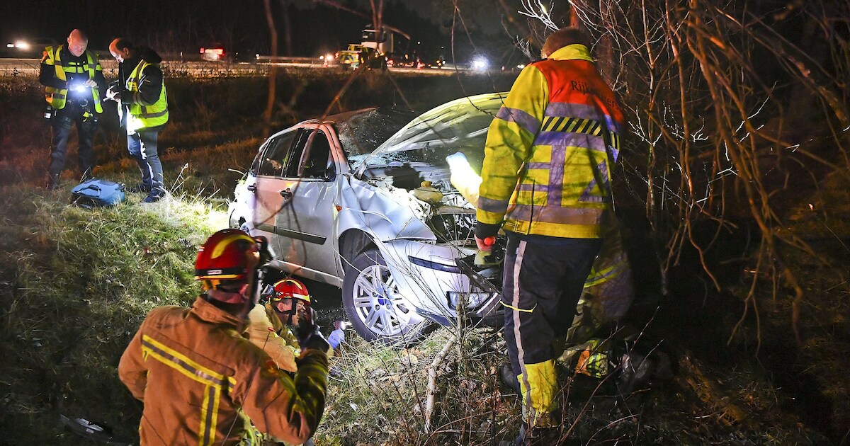 Automobilist rijdt van A67 af en hobbelt over sloot heen bij Knegsel, werd vermoedelijk onwel