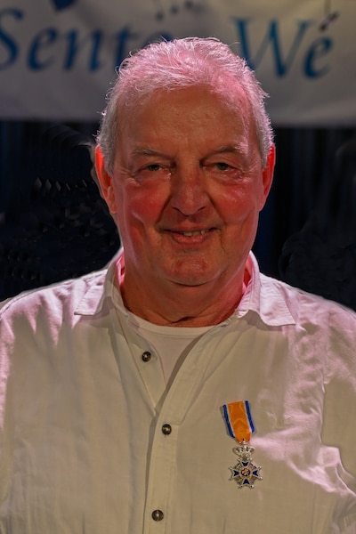 Koninklijke onderscheiding voor zangvogel Jos Jansen