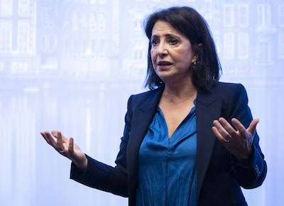 Kijk mee met corona-verhoor oud-Kamervoorzitter Arib: ‘Strijd met ambtenaren was er’