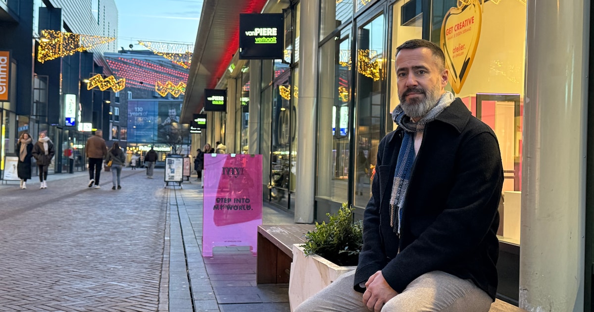 ‘Just putting books on a table isn’t enough, you have to make it a celebration’; Jan Verhagen leaves