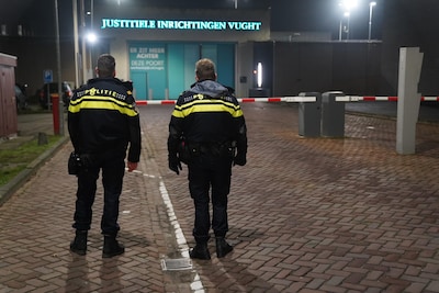 Twee medewerkers gegijzeld op psychiatrische afdeling gevangenis Vught, gijzelnemer is Corné H.