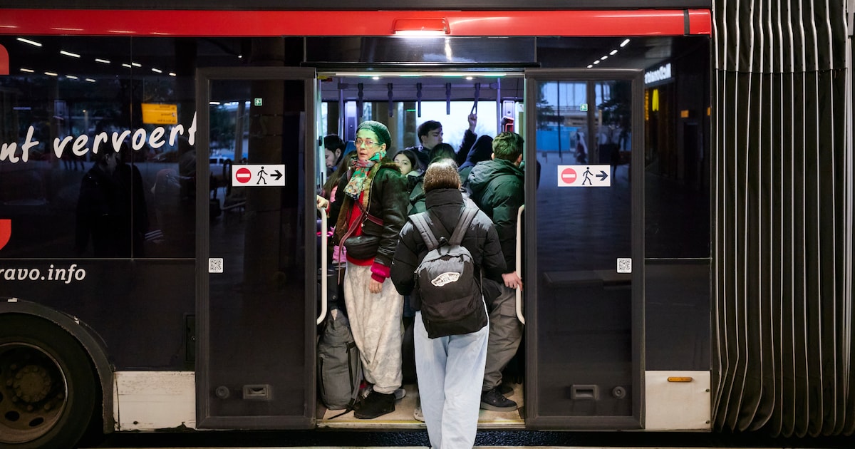 Airportexpress ‘400’ moet het hebben van vakantiegangers; halte BIC speelt slechts kleine bijrol in 