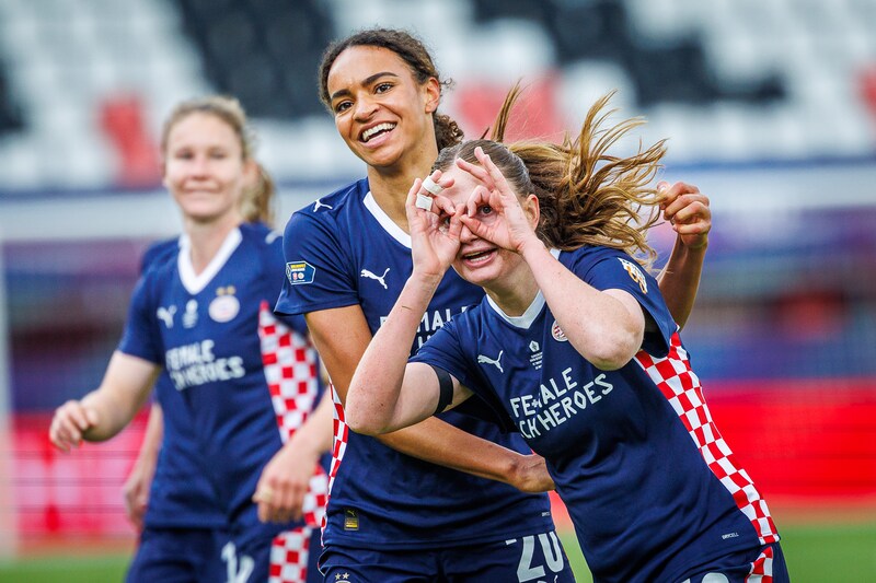 LIVE | PSV Vrouwen met 1-0 voorsprong de rust in, wint het ook de beker ...