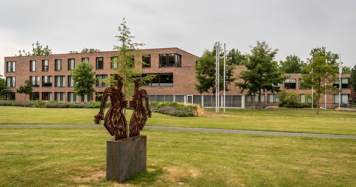 Lijsttrekkers gaan in debat met bewoners in het gemeentehuis in Beek en Donk