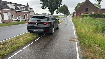 Bestuurder botst met auto op voorganger in Bakel