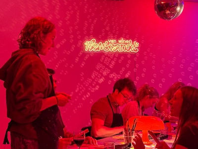 Rembrandt van Wine breidt uit: na schilderen kun je nu ook kleien met een drankje