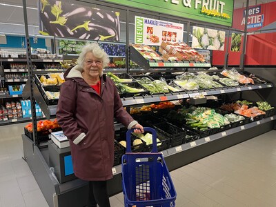 Zestig jaar oud kookboek is Angeline’s favoriet voor traditionele recepten: ‘Kreeg het van mijn oude