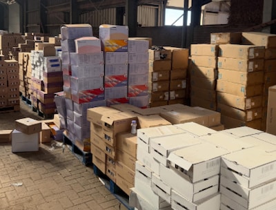 Politie valt loods in Oirschot binnen en vindt grote hoeveelheid vermoedelijk gestolen spullen