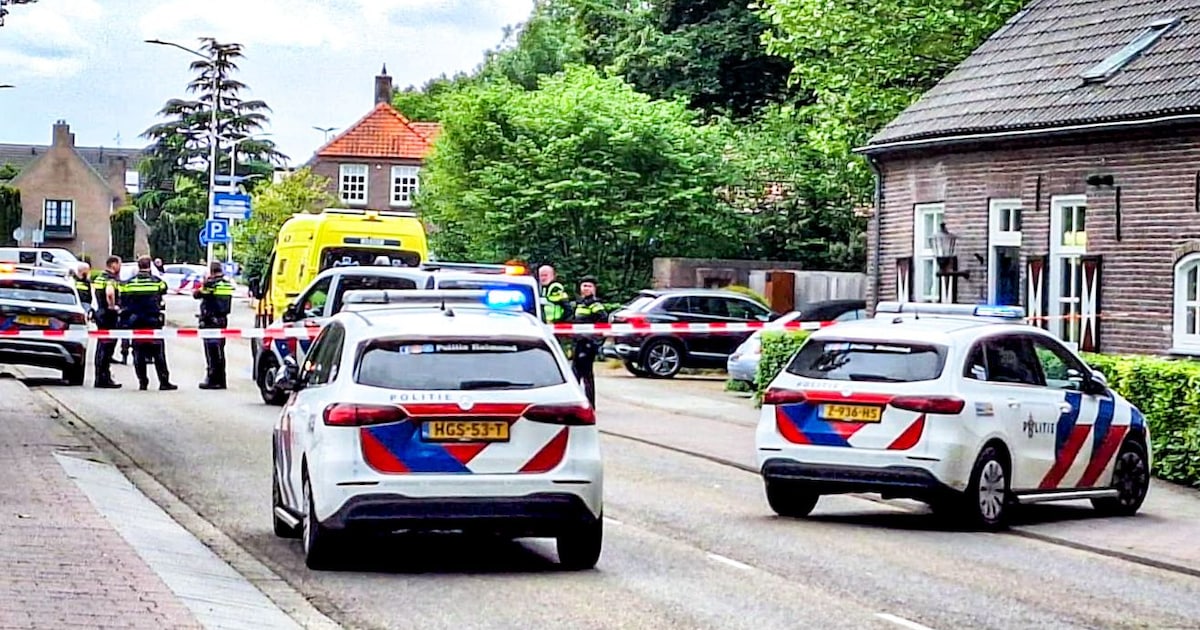 Agent raakt gewond bij botsing met motor op weg naar melding in Deurne, bestuurder aangehouden