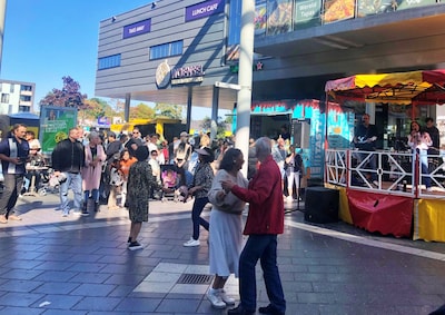 Indisch eten, dansjes en livemuziek: op deze dagen is de Pasar Malam 2025 in Eindhoven