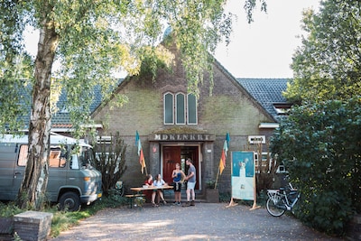 Glas-in-loodramen van bekend Tilburgs pand spoorloos