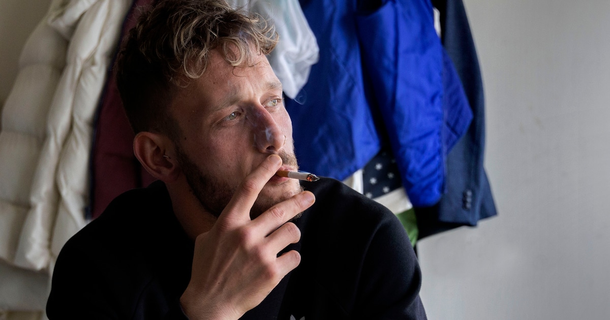 Rapper DADA bezingt jeugdproblemen: ‘Dat wordt weer kotsen’ | Regio | ED.nl