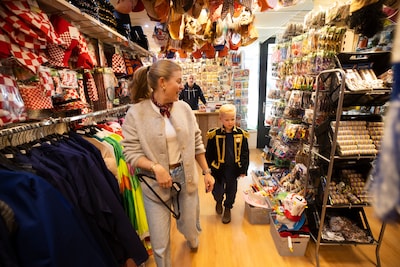 Carnavalsjassen van 130 euro vliegen de deur uit, al is daar wel een speciale doelgroep voor