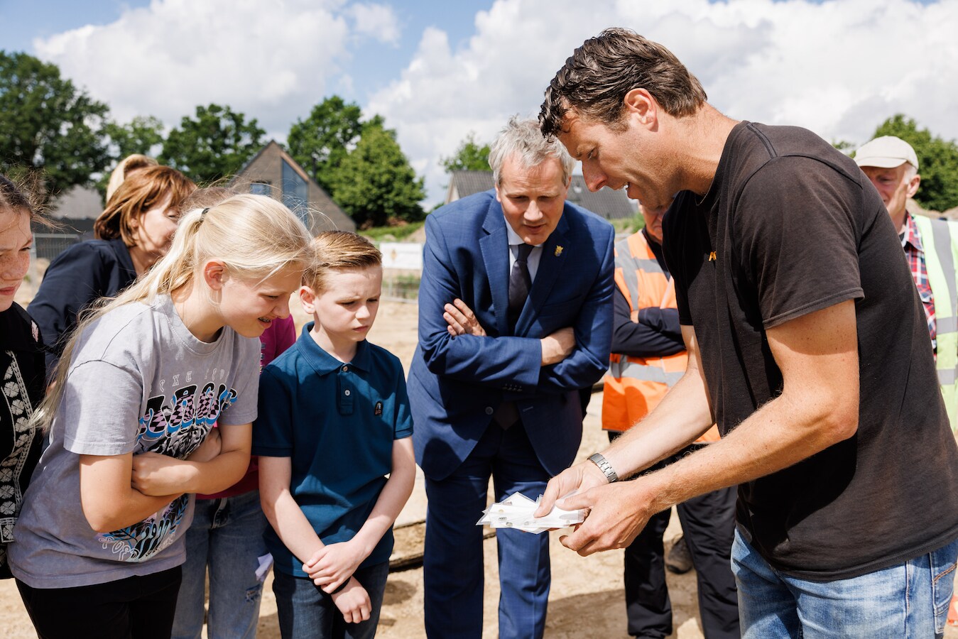 dit-glazen-bekertje-heeft-zo-n-1450-jaar-onder-de-grond-gelegen-in