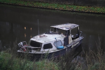 Bootje onherstelbaar beschadigd na brand op Pelssingel in Den Bosch