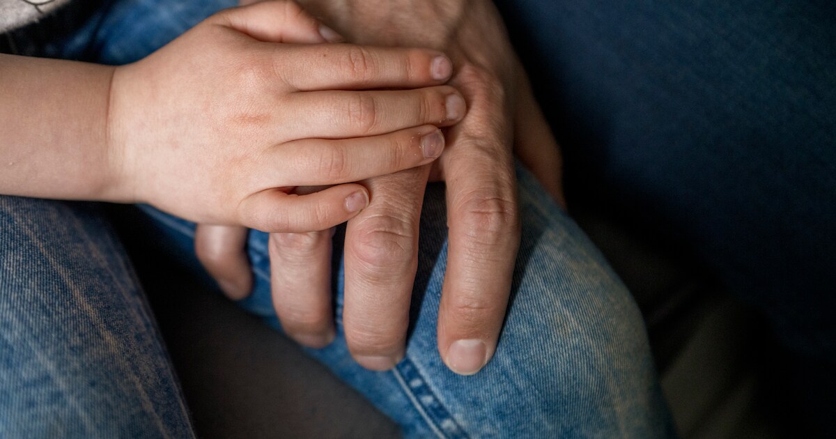 Man verdacht van misbruik zes kinderen, vriendin hielp mogelijk mee: ‘Gaven ons kind mee aan monster