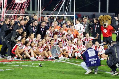 Vol vrouwelijke kracht: PSV Vrouwen haalt historische eerste titel