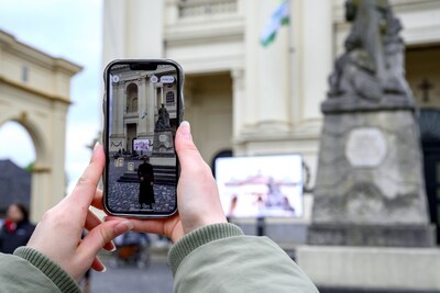 Steven is pastoor Hellemons: nieuwe augmented reality-route brengt geschiedenis van Oudenbosch tot l