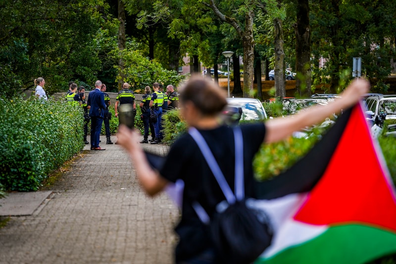 Activisten verwijderd bij TU Eindhoven. 