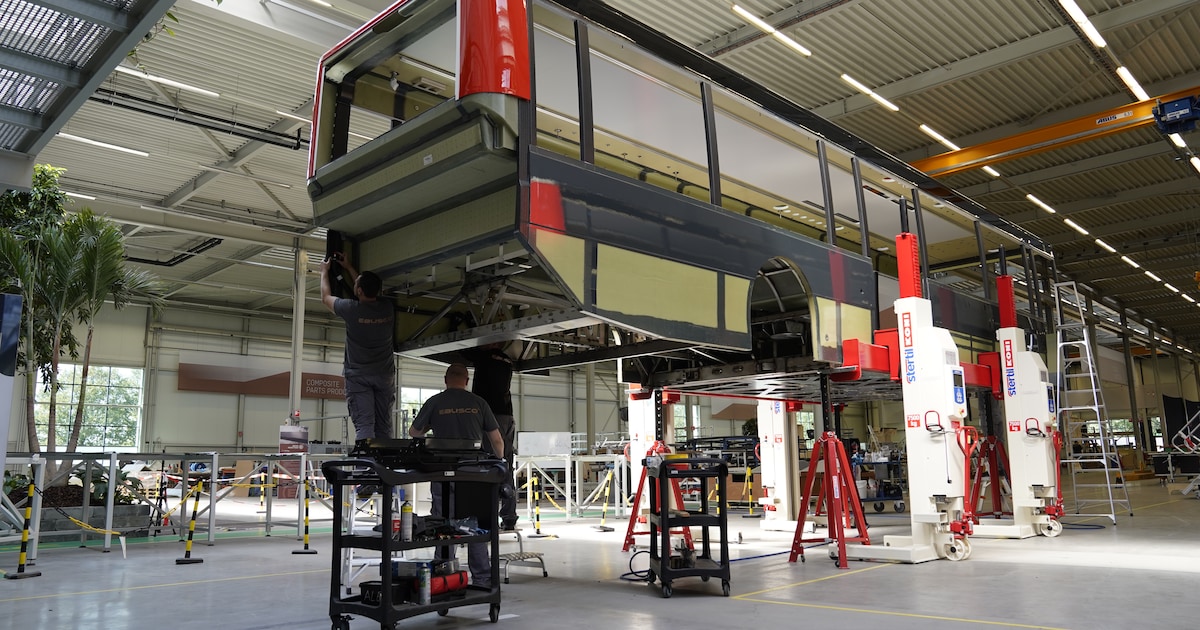 Busfabrikant Ebusco stopt met eigen productie en sluit fabrieken ...