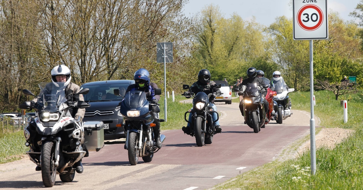 28e BBQ-rit voor motorrijders in Leende