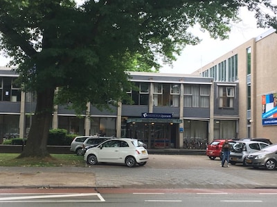 Theresialyceum verhuist tijdelijk naar Professor Gimbrèrelaan in Tilburg