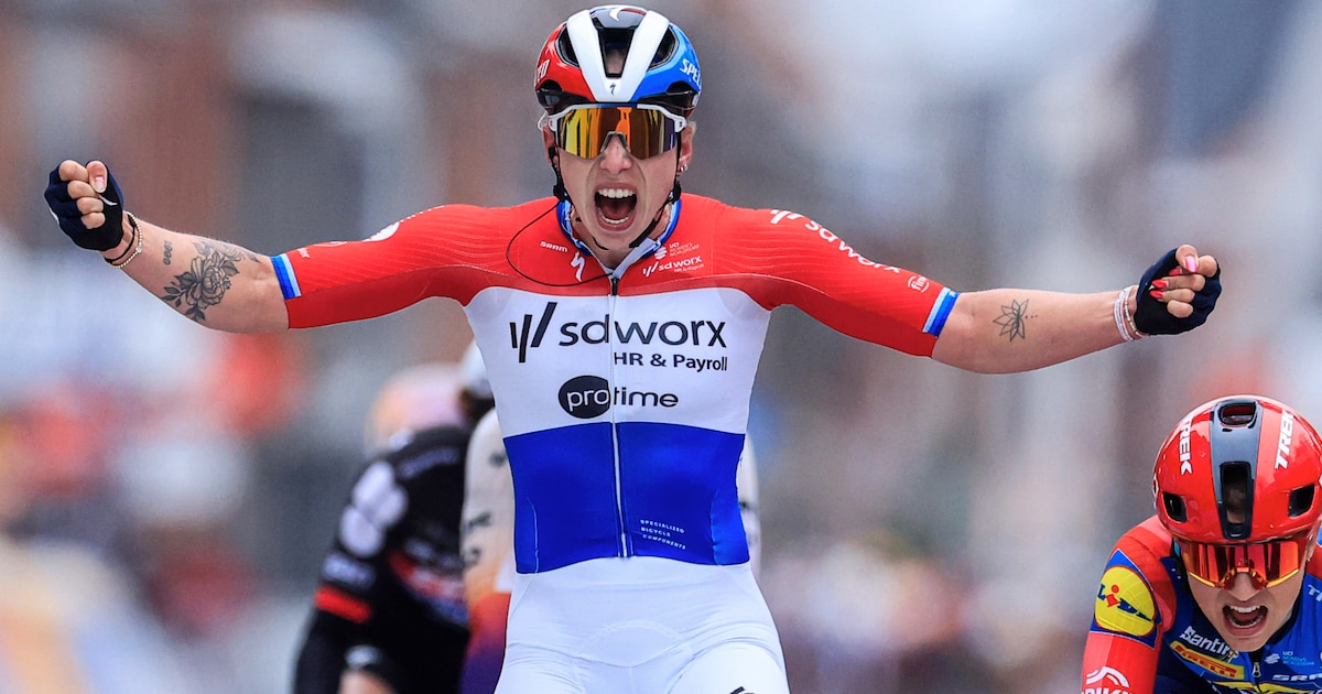 Lorena Wiebes schrijft geschiedenis met derde zege op rij in In Flanders Fields, Karlijn Swinkels ui