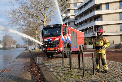 ‘Het is een beest, op honderd meter spuit je nog de ramen uit een auto’: trots bij brandweer na milj