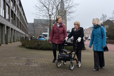 Vrijheid is waardevol voor bewoners met dementie: ‘Mijn moeder is zo veel rustiger zonder die geslot