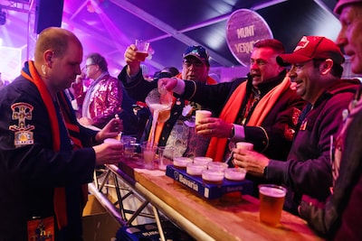 Eindhovense carnavalsfederatie blijft met kater zitten na bekertjeschaos: ‘Het was een zooitje’