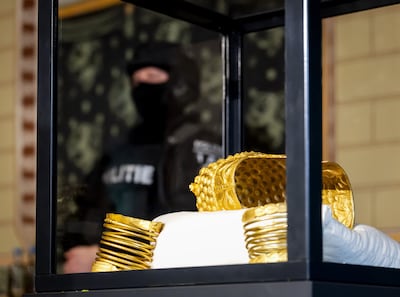 Twee verdachten sloten deal en gaven gouden helm terug, derde niet: vandaag uitspraak in kunstroof Assen