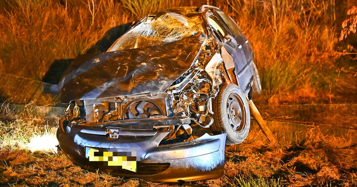 Twee gewonden bij ongeval op beruchte N-weg bij Riethoven, auto slaat over de kop | 112 nieuws Berge