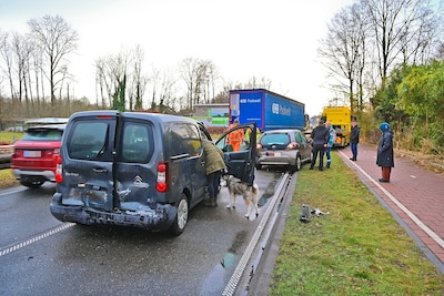 Ongeval met drie voertuigen op de N69 bij Westerhoven: kinderen flink geschrokken