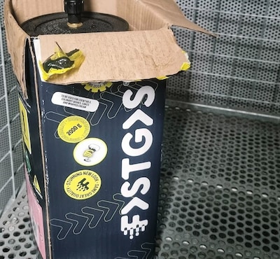 Tilburgse agenten vinden tweetal in geparkeerde auto verdacht en ontdekken lachgasfles