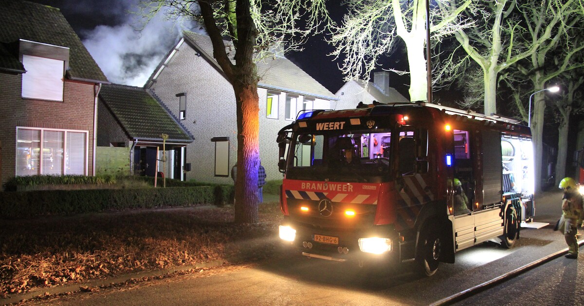 Buitenbrand slaat over naar garage aan de Aldenheerd in Weert