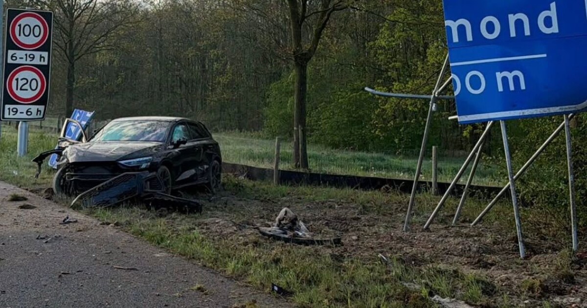 Auto raakt van de weg ter hoogte van de A2 bij Best, verkeersbord breekt doormidden