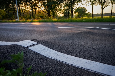 Asfalt A270 bij Nuenen komt omhoog door hitte, gevaarlijke hobbels op de snelweg