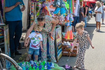 Lost Treasures Market met vuurspuwers en zwaardvechters