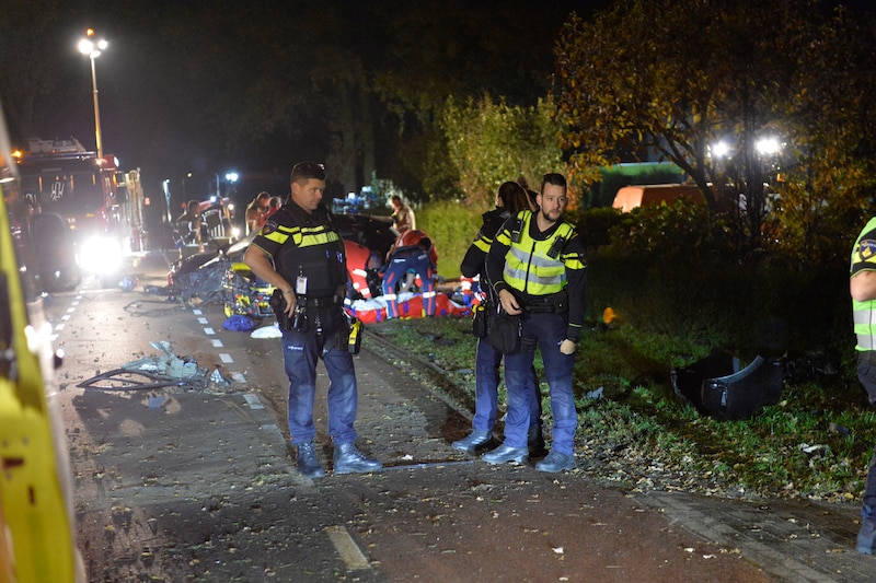 In de auto zaten bij Rijsbergen een bestuurder en twee inzittenden.