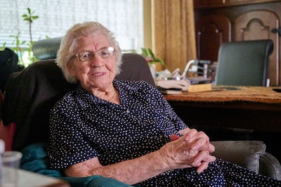 Na zestig jaar moet mevrouw Rodijnen‑Brands (96) haar huis uit: ‘Ik wil mijn laatste tijd liefst hier in de Merelstraat doorbrengen’