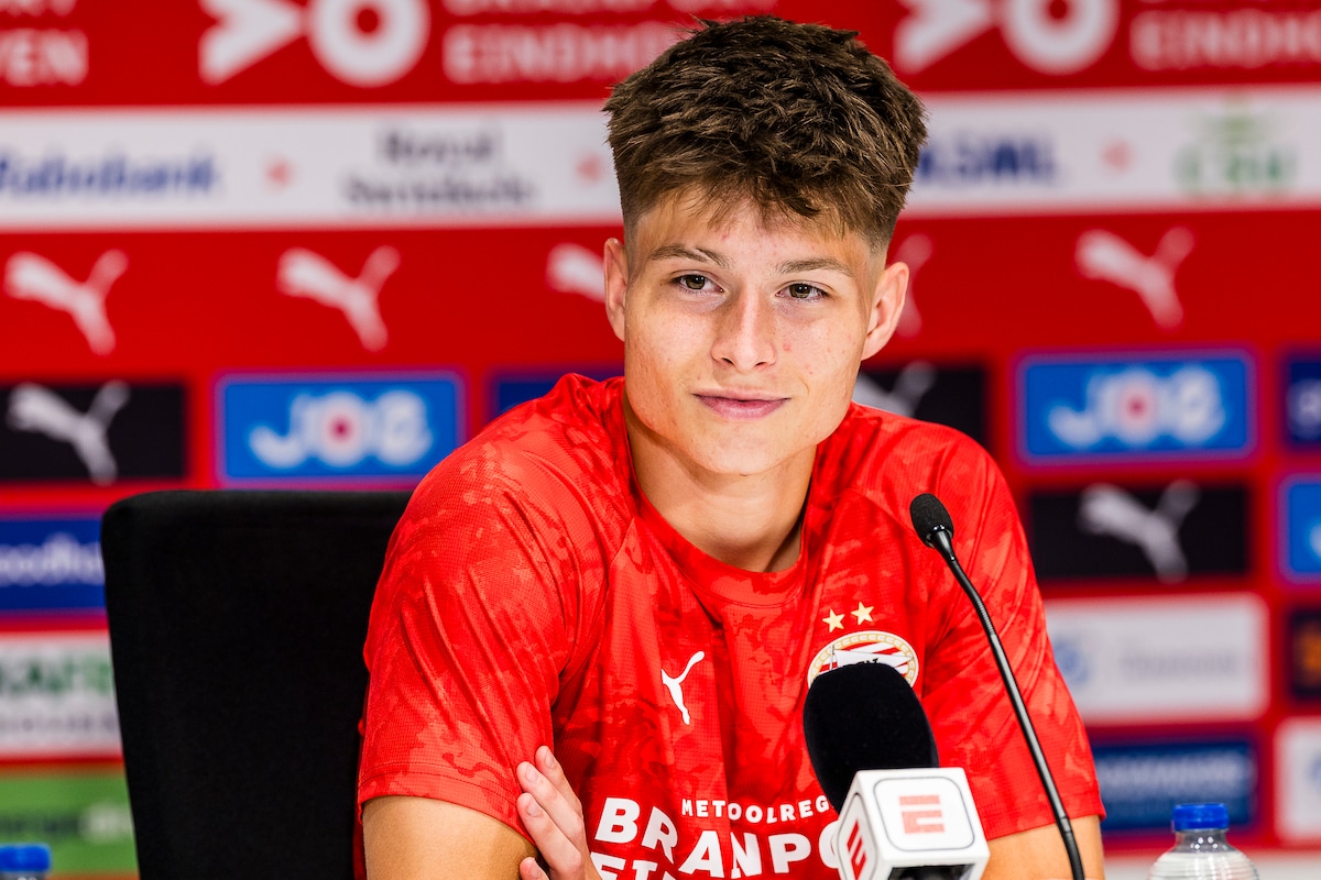 Bajraktarevic vestigt met twee goals zijn naam bij PSV: 'Het was tijd om  het verschil te maken' | PSV | ED.nl