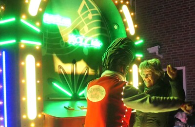 Jukebox straalt in verlichte optochten: ‘Maar maandag zijn we in Erp natuurlijk’