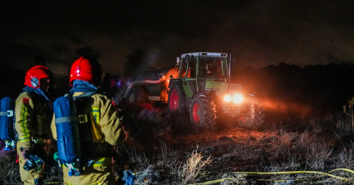 Boer speelt ‘cruciale rol’ bij bestrijding grote brand: gierton met water meerdere keren geleegd
