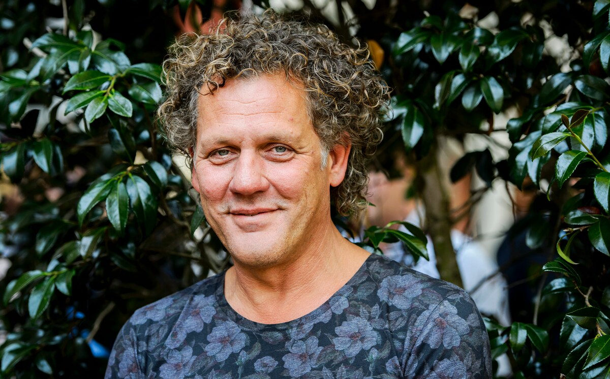 Kees van der Spek stuit in Nigeria op bitcoin-oplichter John de Mol | Show  | ED.nl