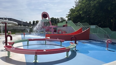 Spraypark en ligweide open, glijbaan nog in de wachtkamer. Buitenruimte recreatiebad Tongelreep open