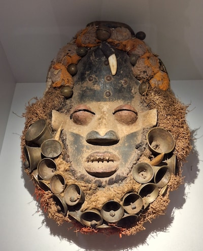 Kinderen maken maskers in Asten bij Klok & Peel