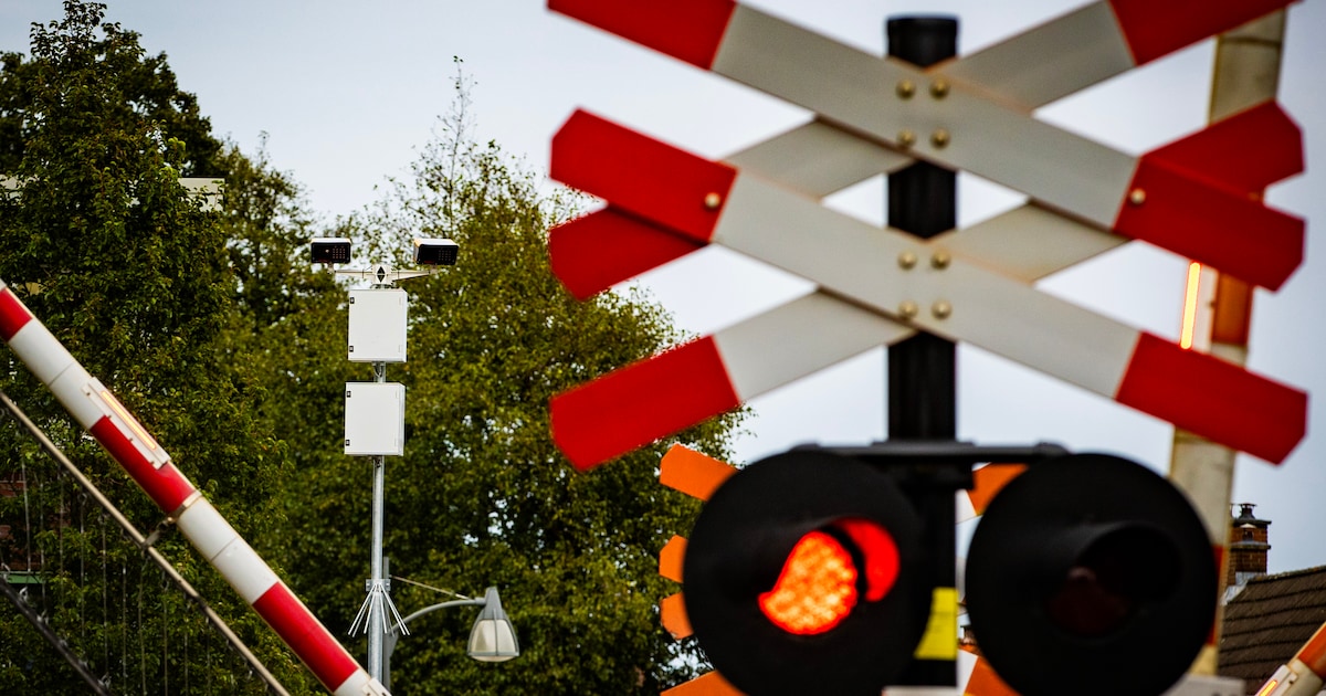 Spoorwegovergang Roermondseweg in Weert dicht door werkzaamheden
