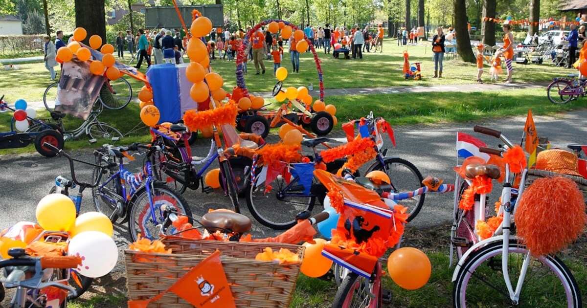 Zaklopen, stoepkrijten en torens bouwen tijdens Koningsdag in Netersel
