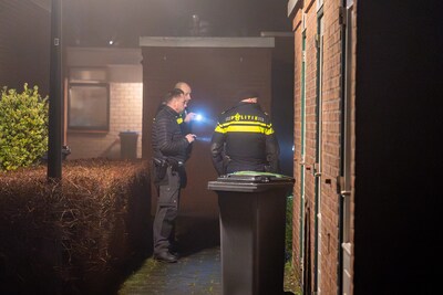 Politie lost waarschuwingsschot bij aanhouding na bedreiging met mogelijk vuurwapen in Almkerk