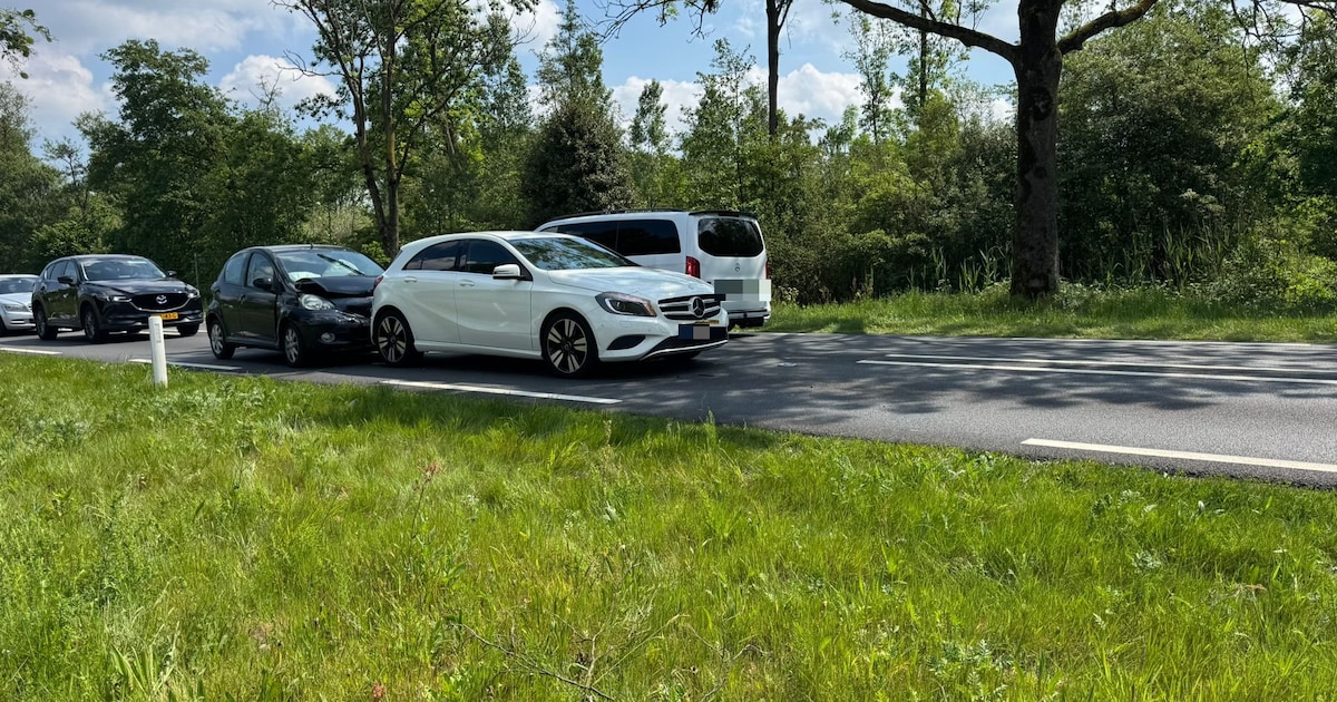 Botsing tussen vier auto’s op provinciale weg bij Gemert